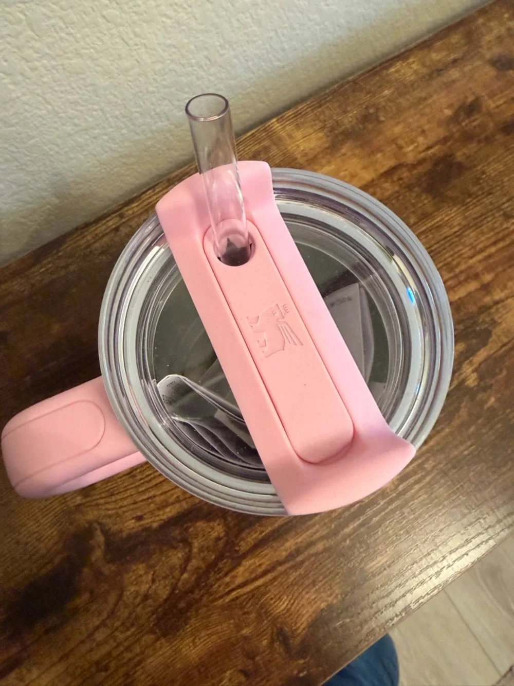 Stanley Pink Heart - 20oz Quencher Tumbler with Handle and Straw - Picture 3 of 3